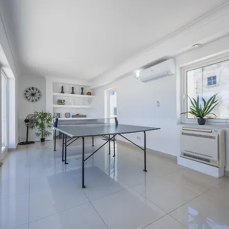 Hébergement de vacances Hard To By - Modern & Huge House In *