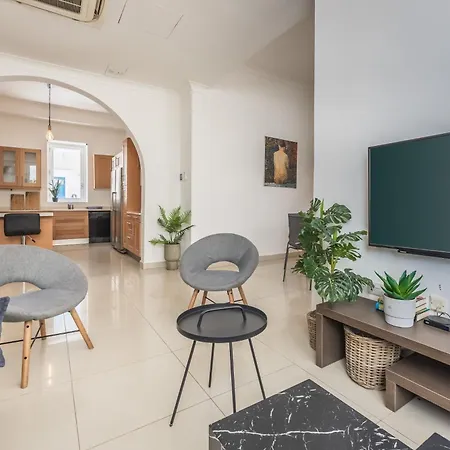 Tatil Evi Hard To By - Modern & Huge House In Sliema