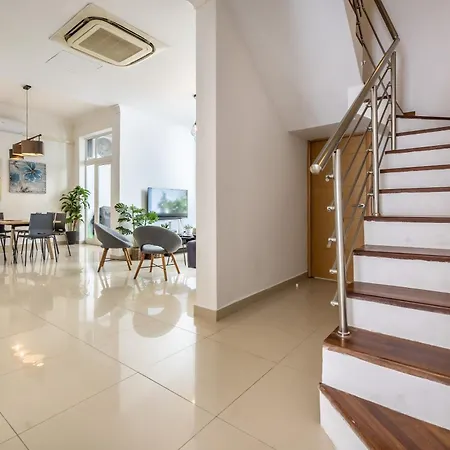 Hard To By - Modern & Huge House In *