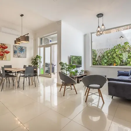 Hard To By - Modern & Huge House In *