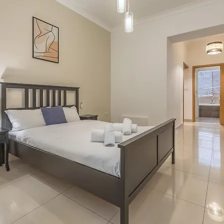Holiday home Hard To By - Modern & Huge House In